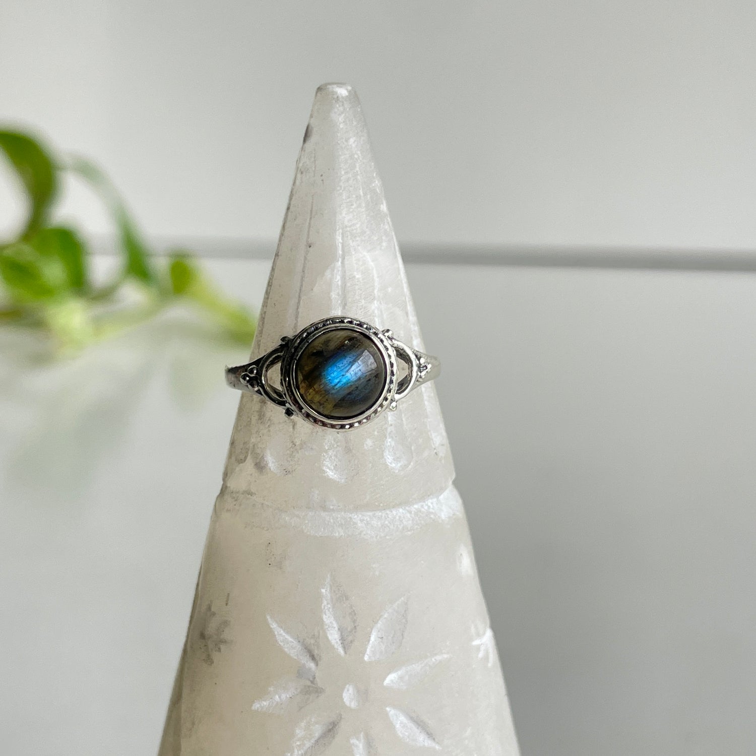 Labradorite Round Ring