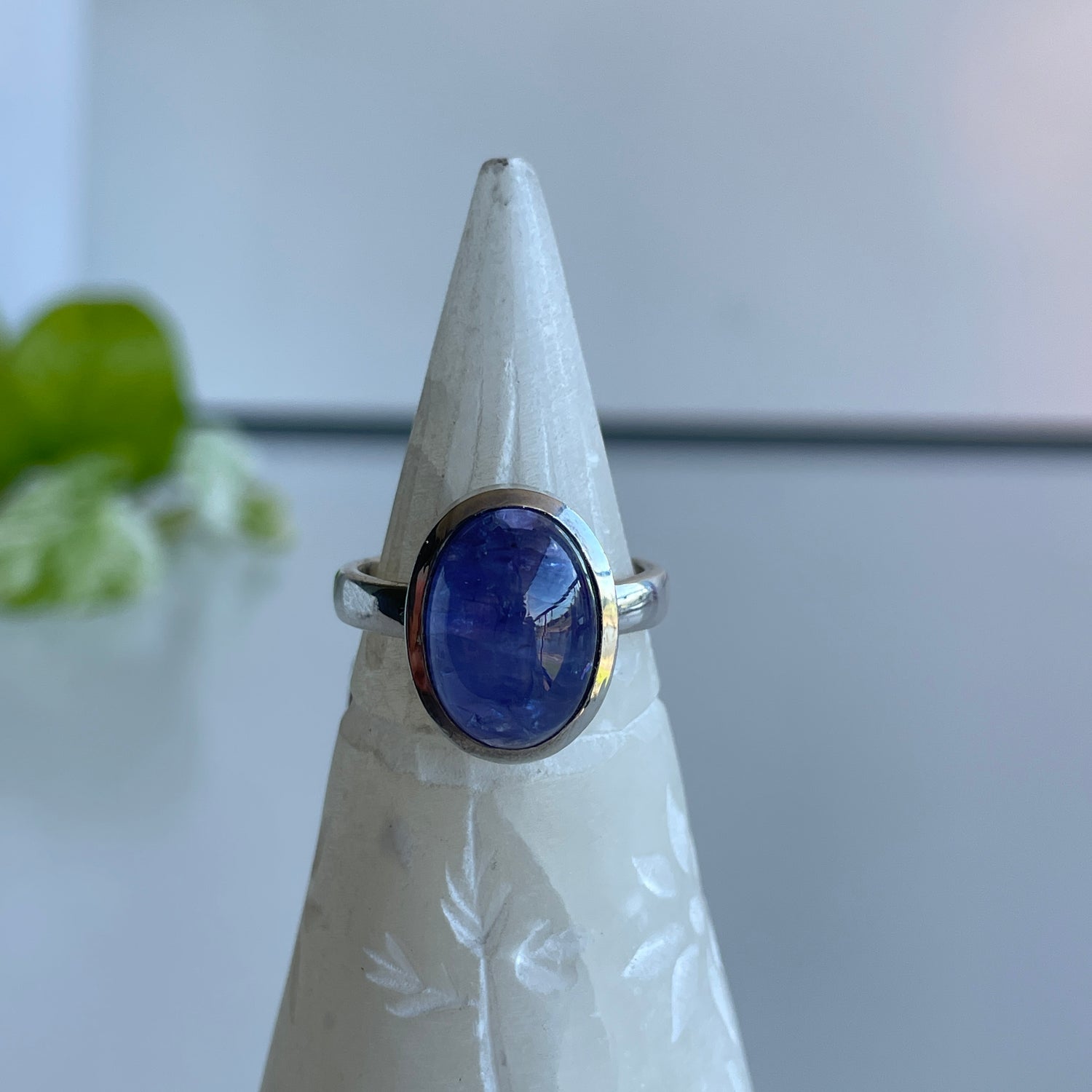 Tanzanite Oval Ring Sz8 007