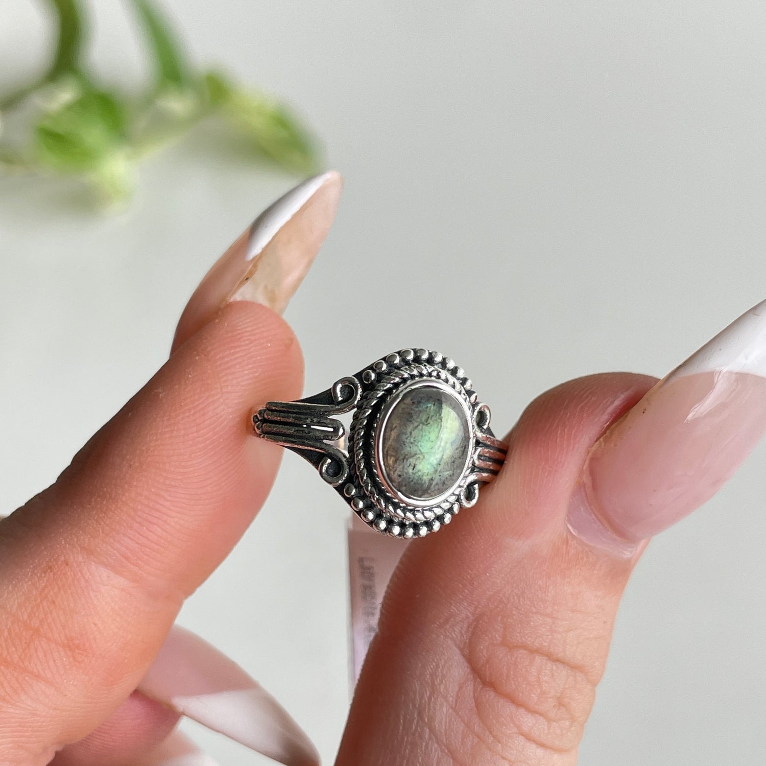 Labradorite Detailed Oval Ring Sz7
