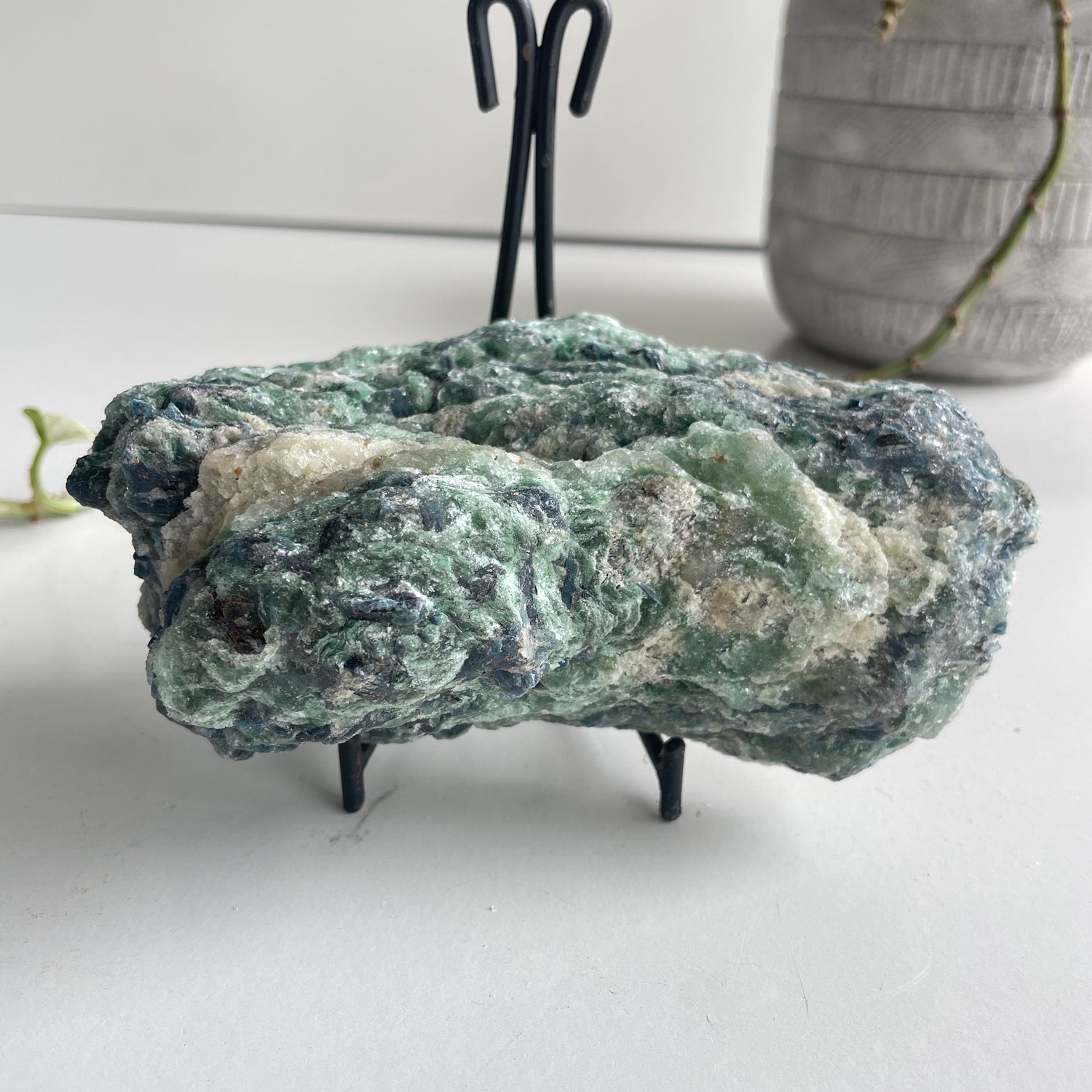 Fuchsite & Kyanite Pce 682g
