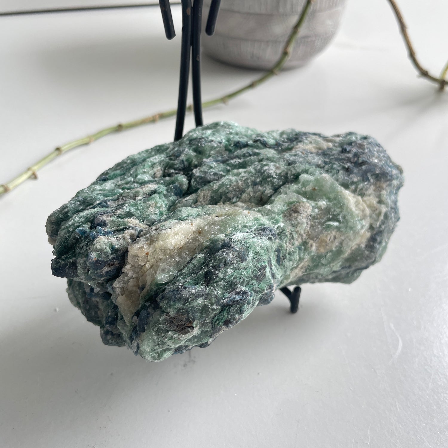 Fuchsite & Kyanite Pce 682g