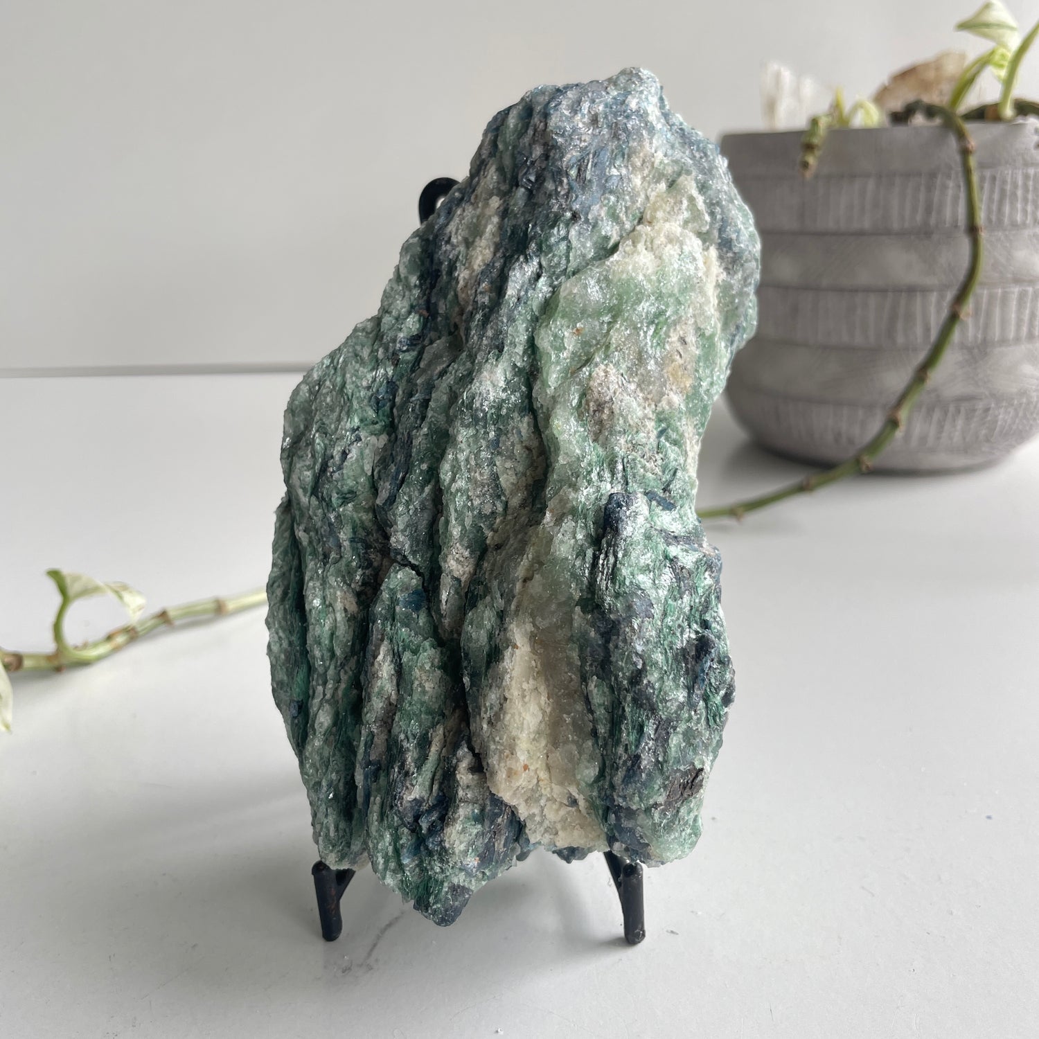 Fuchsite & Kyanite Pce 682g