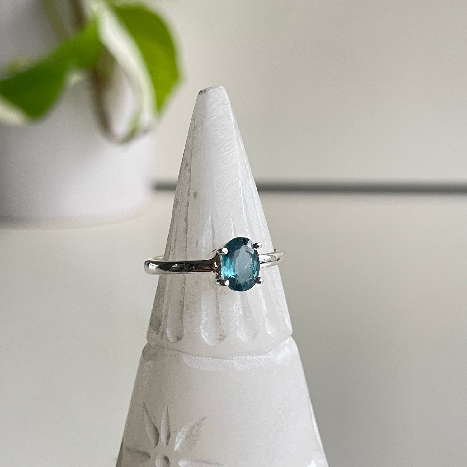 Teal Blue Kyanite Oval Ring Sz7