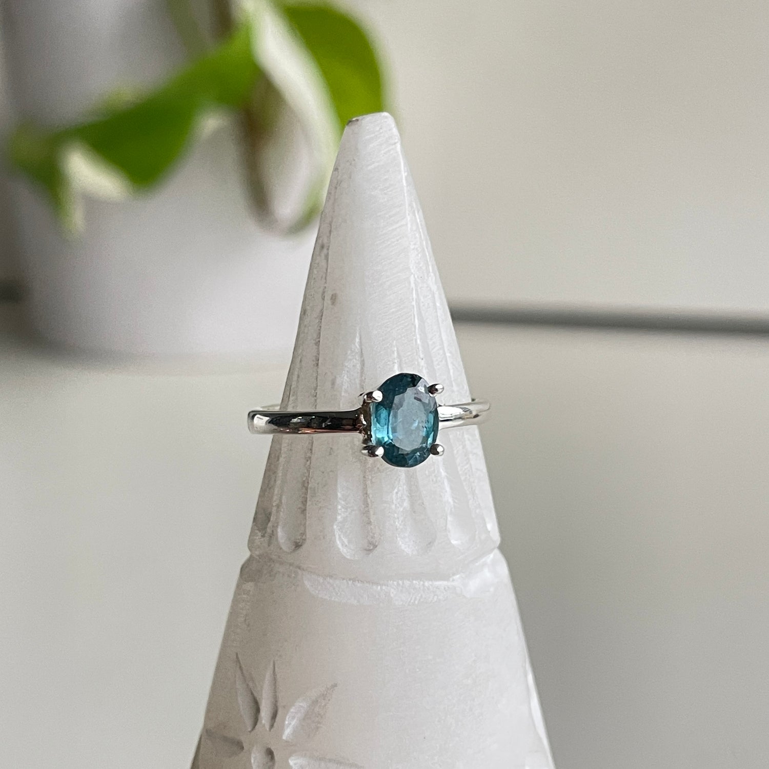 Teal Blue Kyanite Oval Ring Sz7