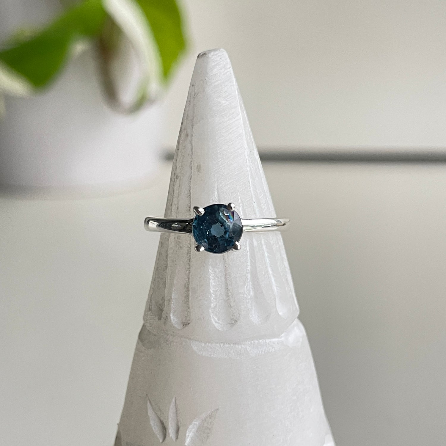Teal Blue Kyanite Round Ring Sz6