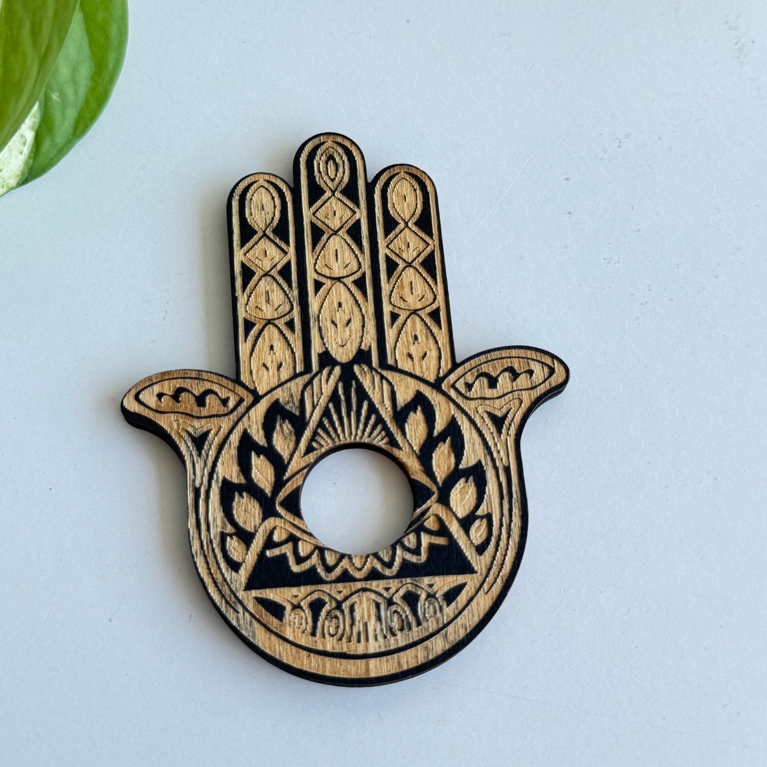 Triangle Hand Sphere Holder