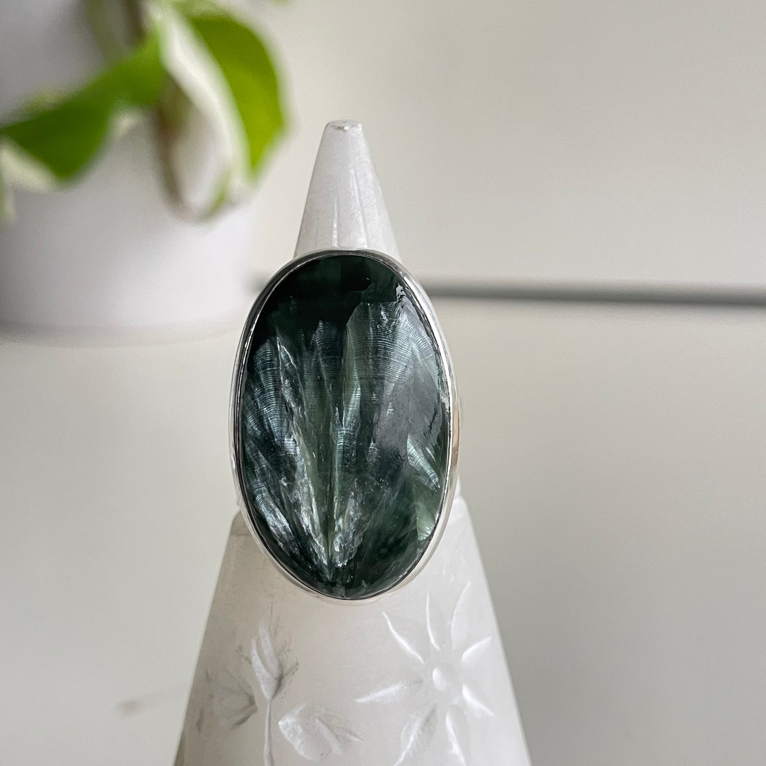 Seraphanite Oval Ring Sz9