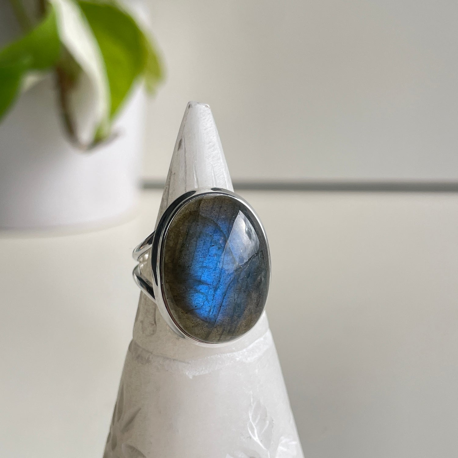 Labradorite Oval Ring Sz8