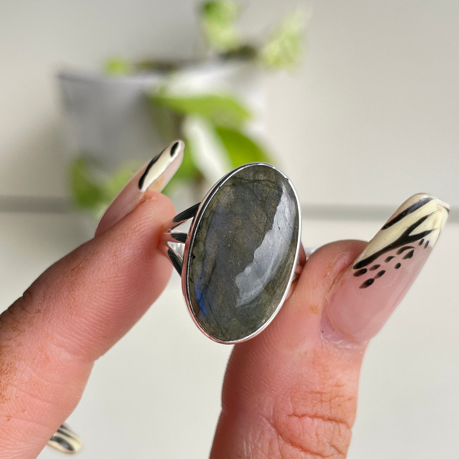 Labradorite Oval Ring Sz6