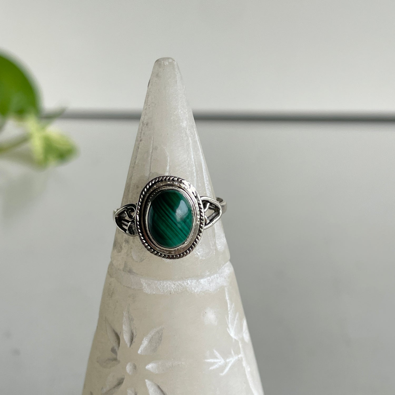 Malachite Detailed Oval Ring