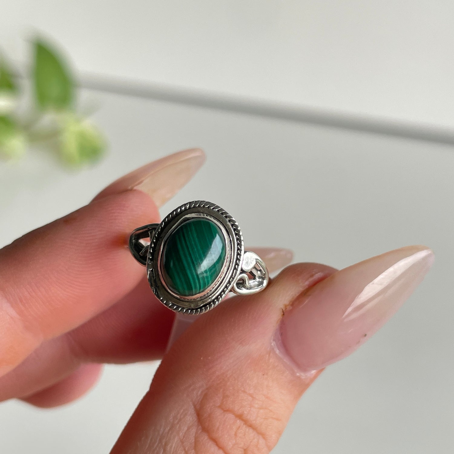 Malachite Detailed Oval Ring