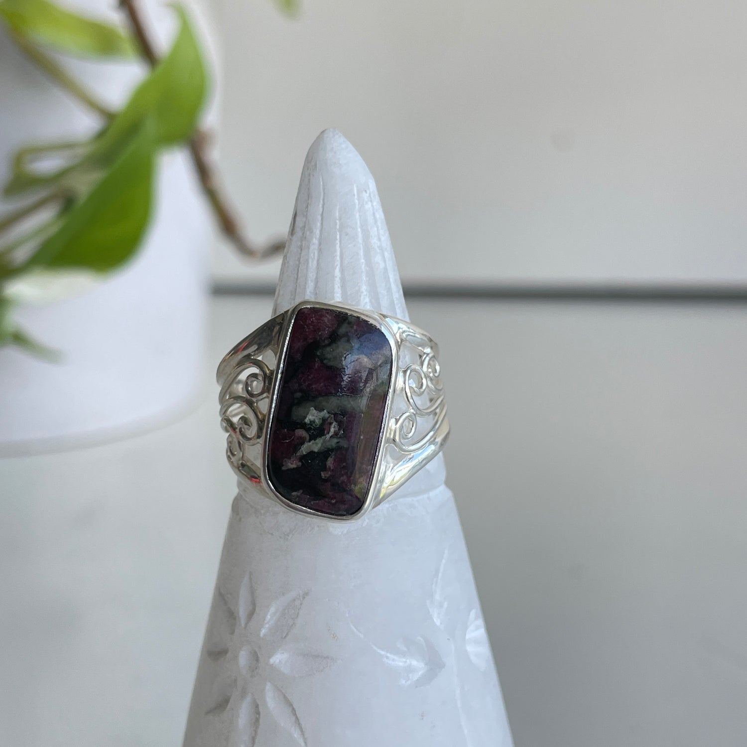 Eudialyte Wave Ring Sz9