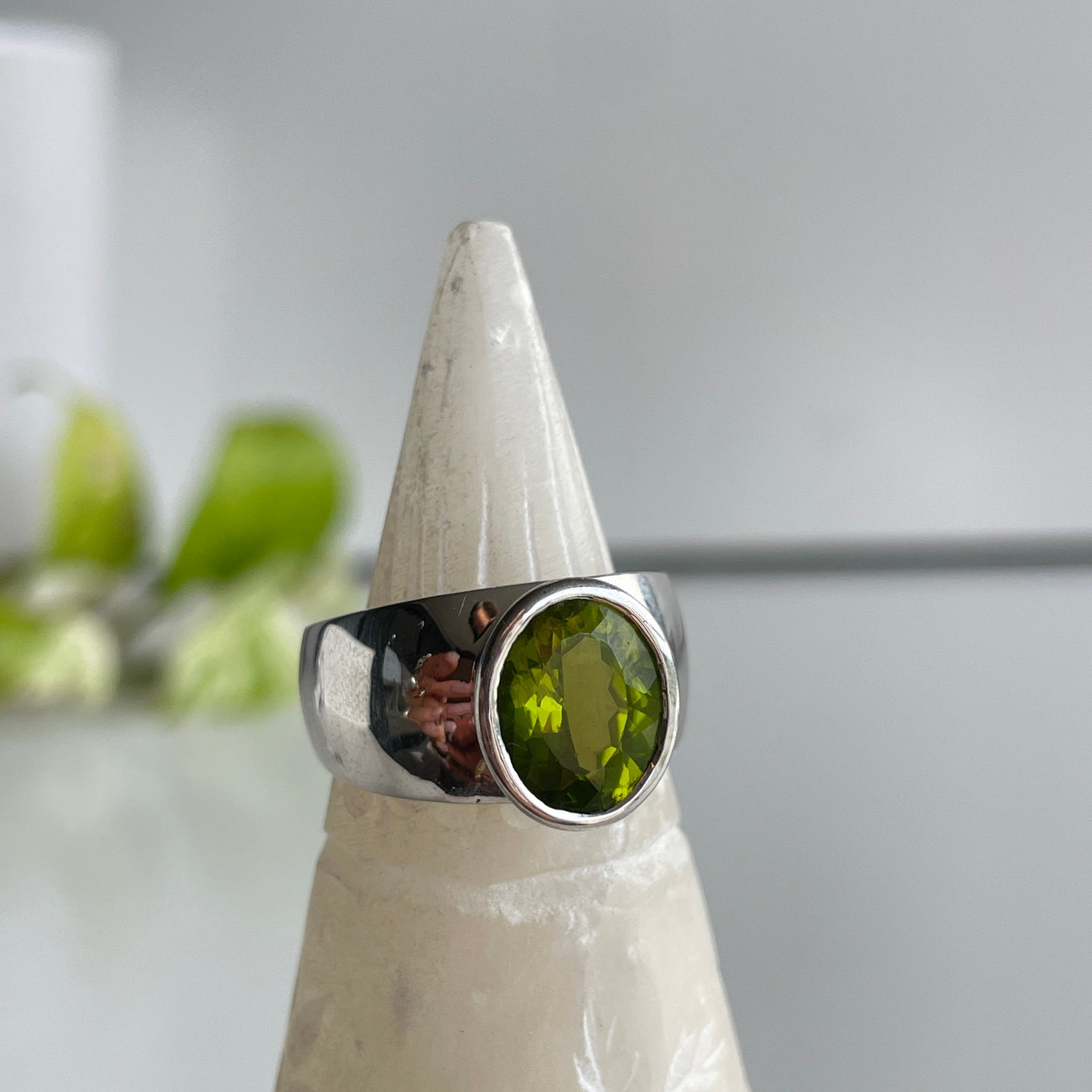 Peridot Oval Ring Sz8