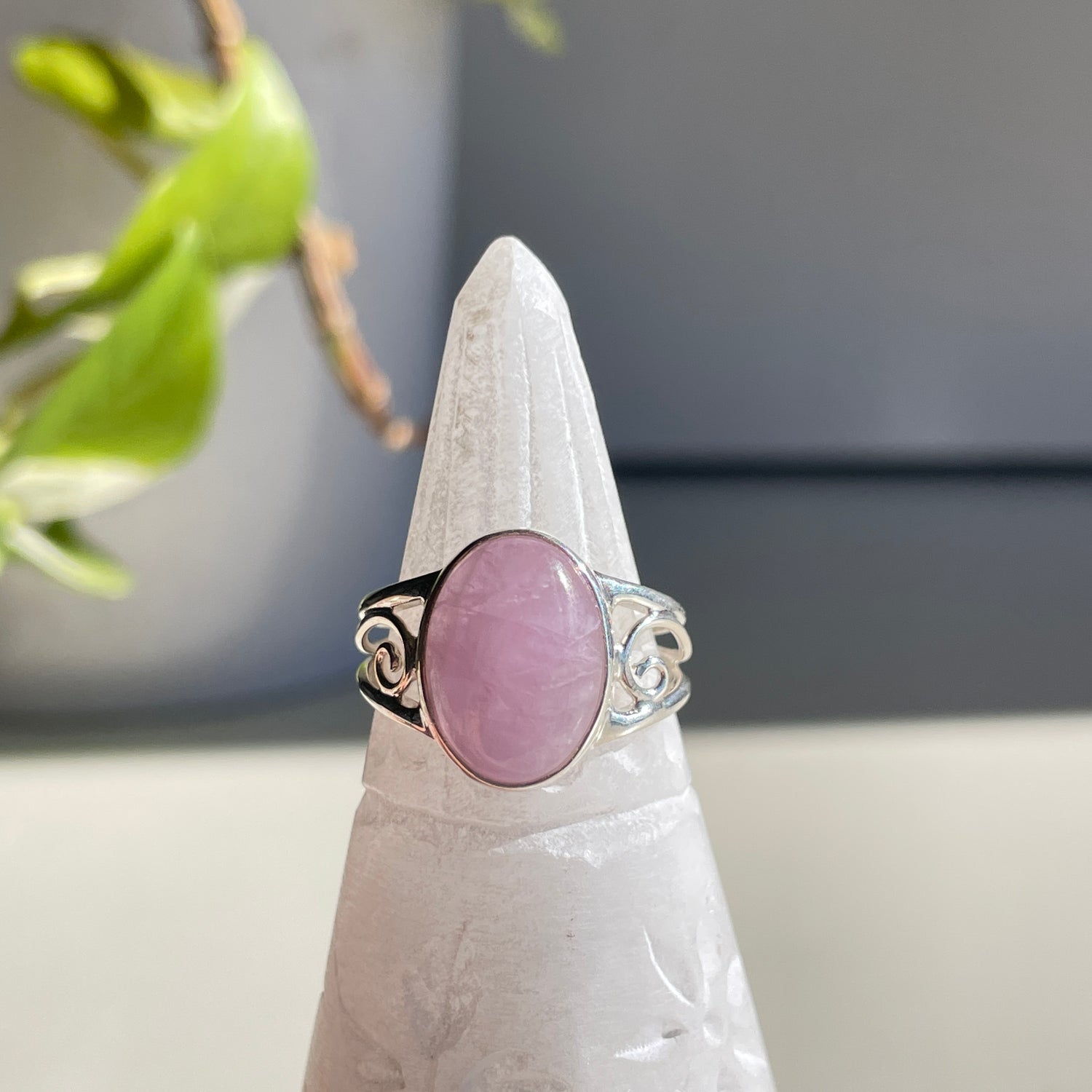 Kunzite Oval Ring Sz7.5