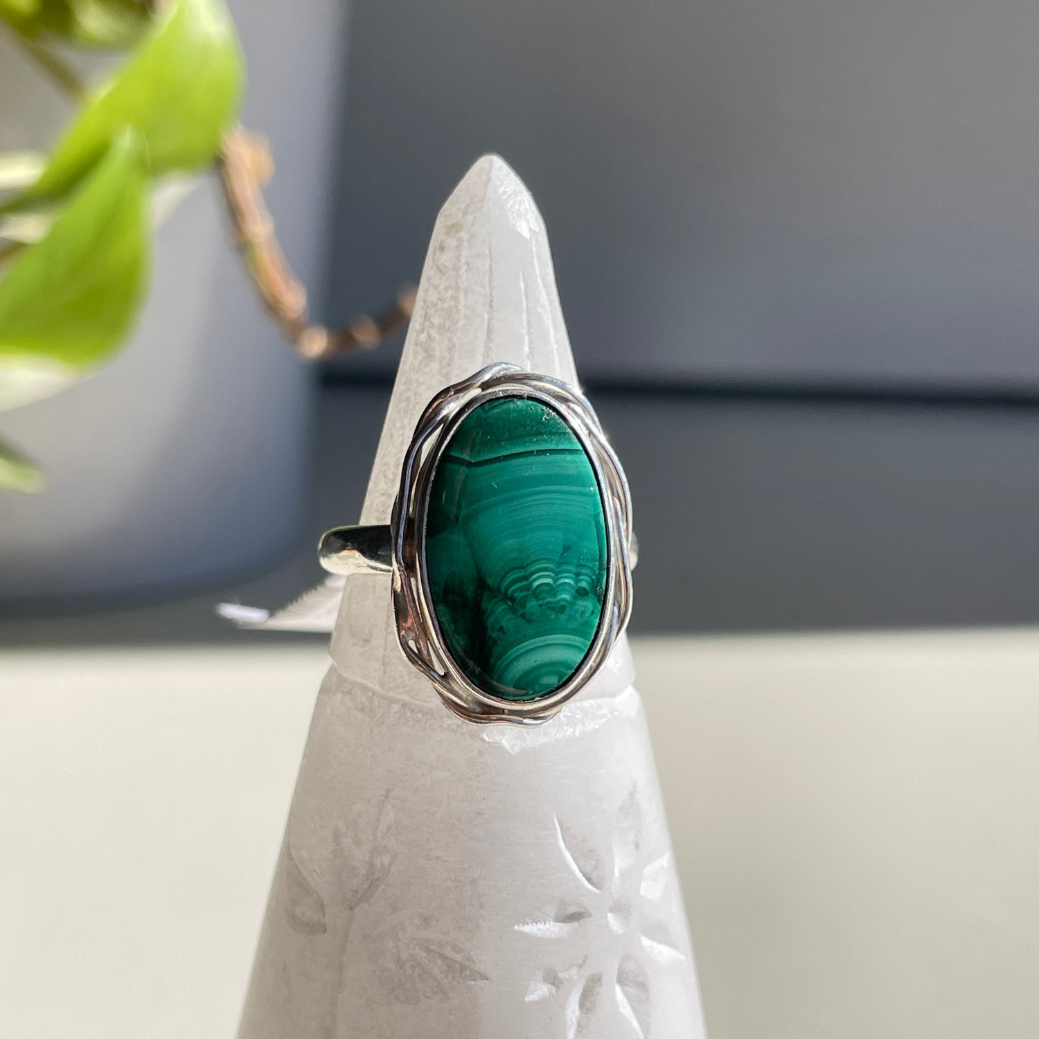 Malachite Oval Ring Sz8