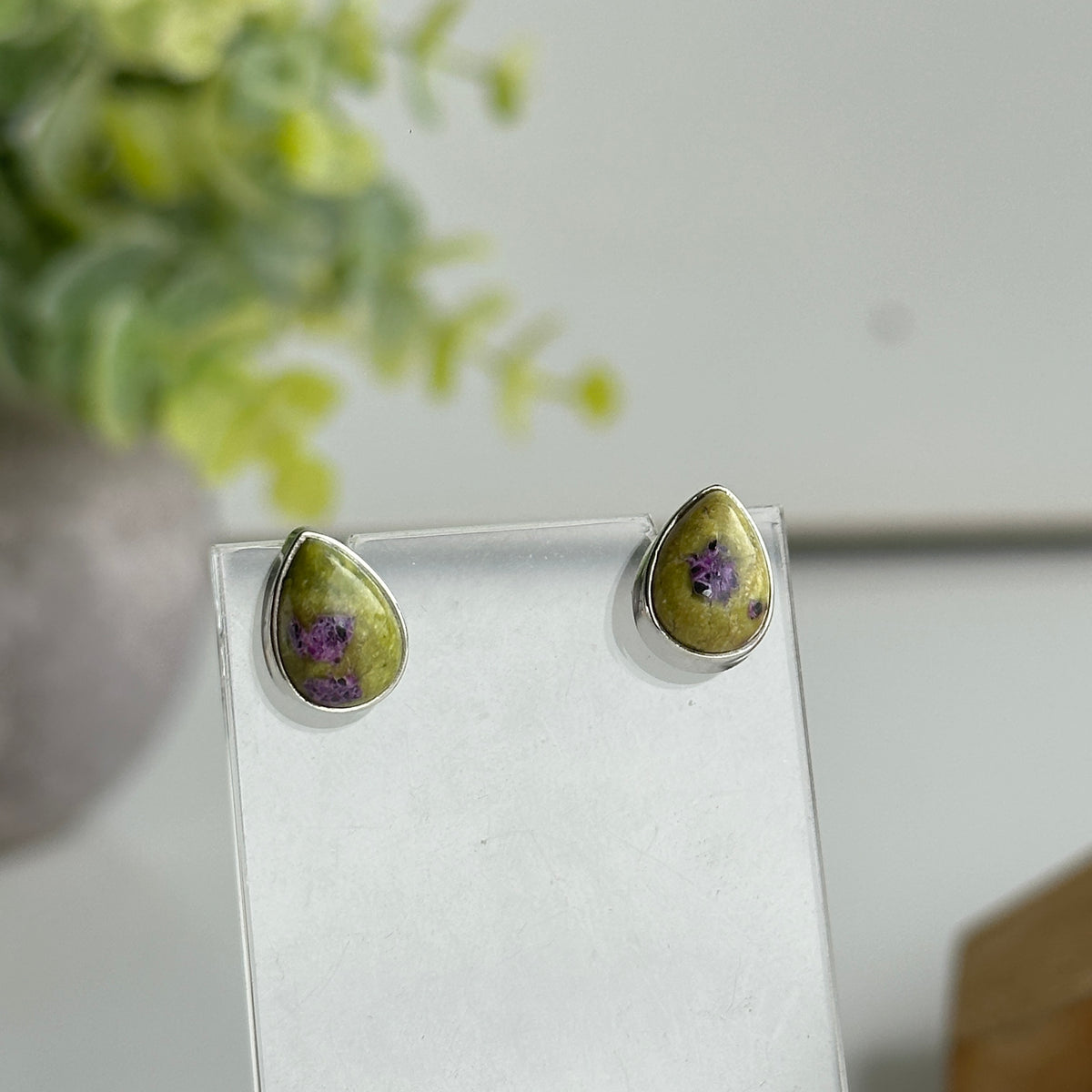 Stichtite In Serpentine Teardrop Stud Earrings