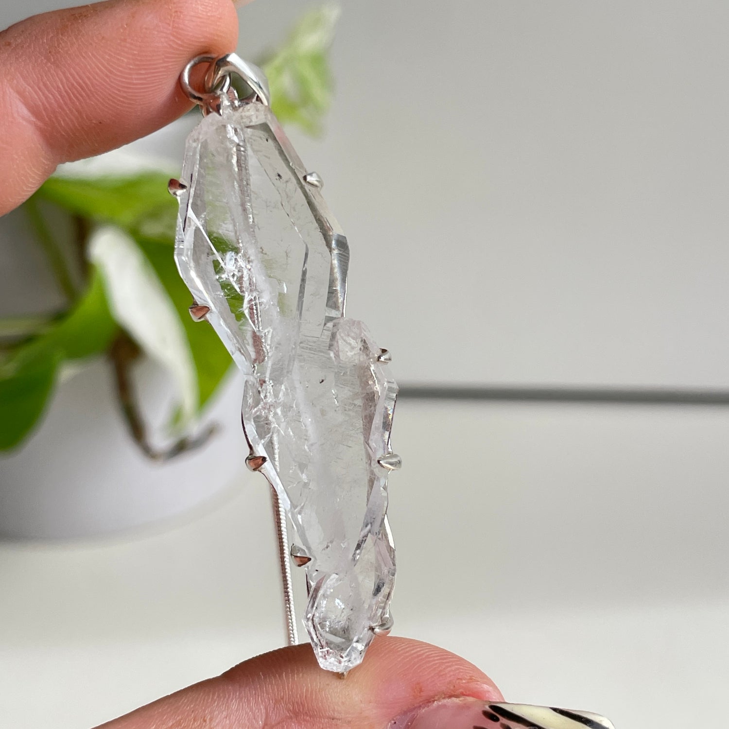 Faden Quartz Pendant