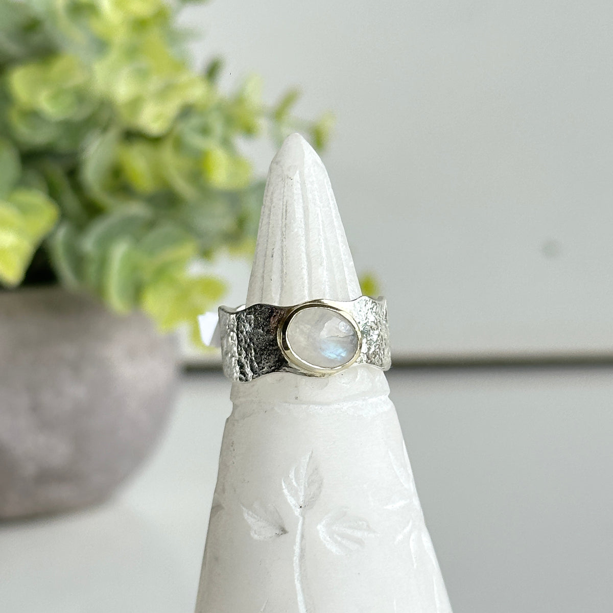 Moonstone Oval Ring Sz9