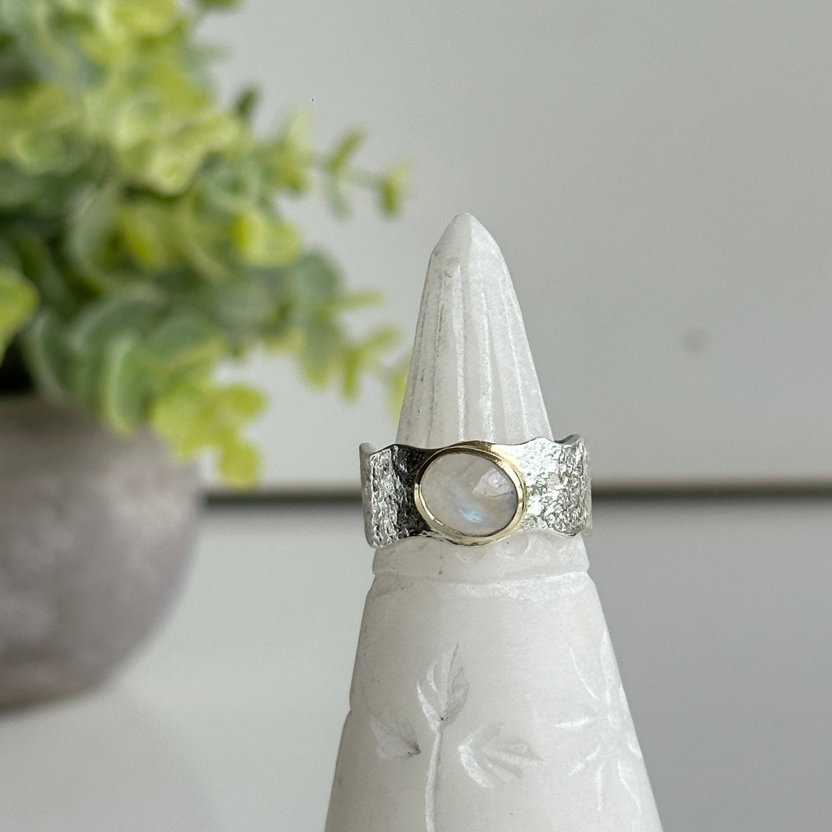 Moonstone Oval Ring Sz9