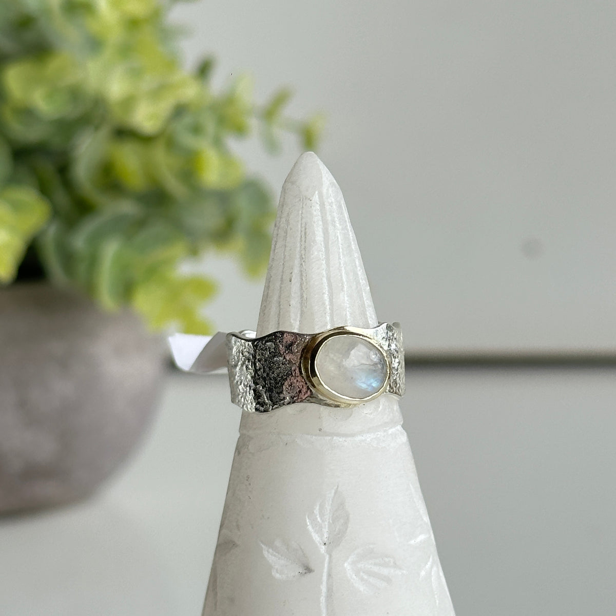 Moonstone Oval Ring Sz9