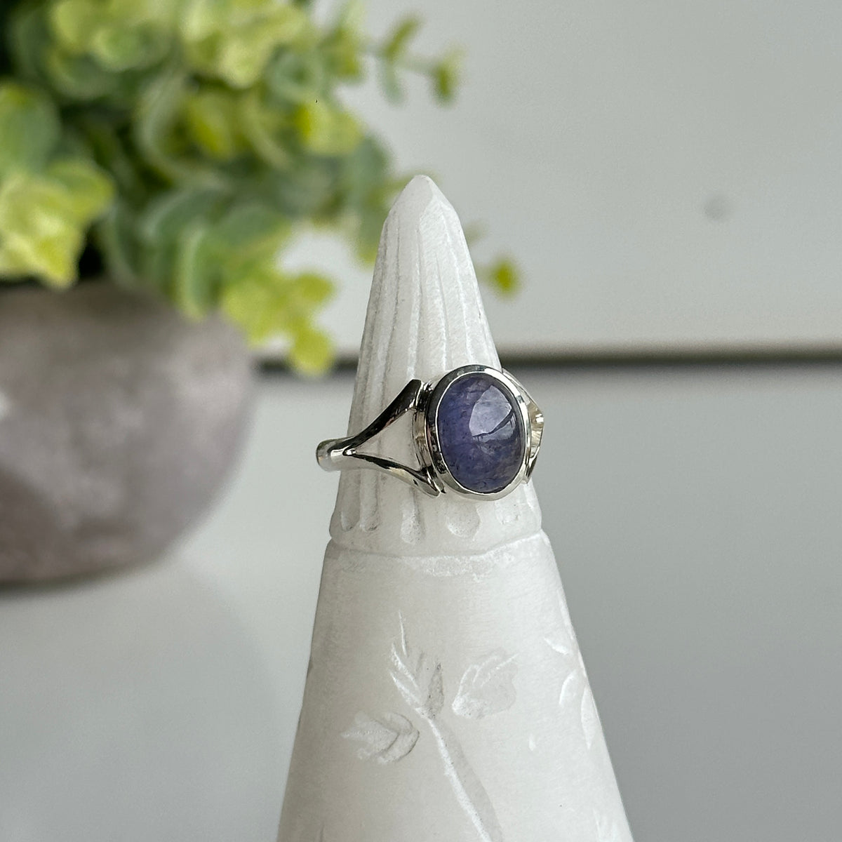 Tanzanite Oval Ring Sz9