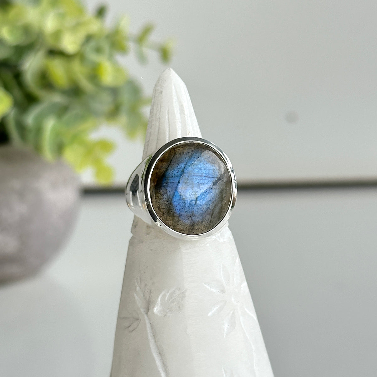 Labradorite Oval Ring Sz9
