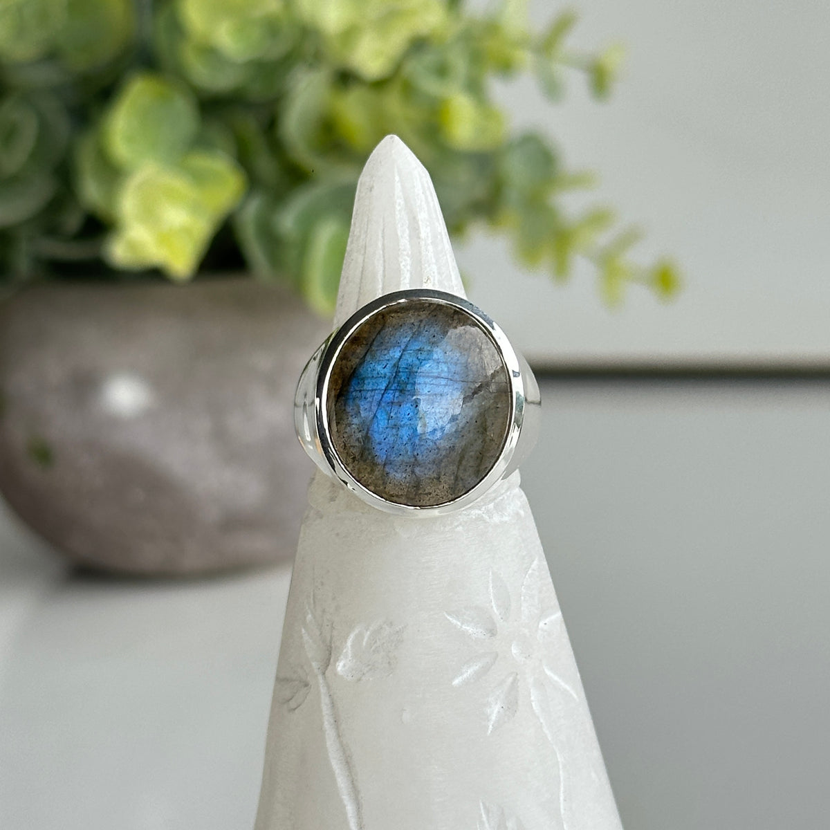 Labradorite Oval Ring Sz9