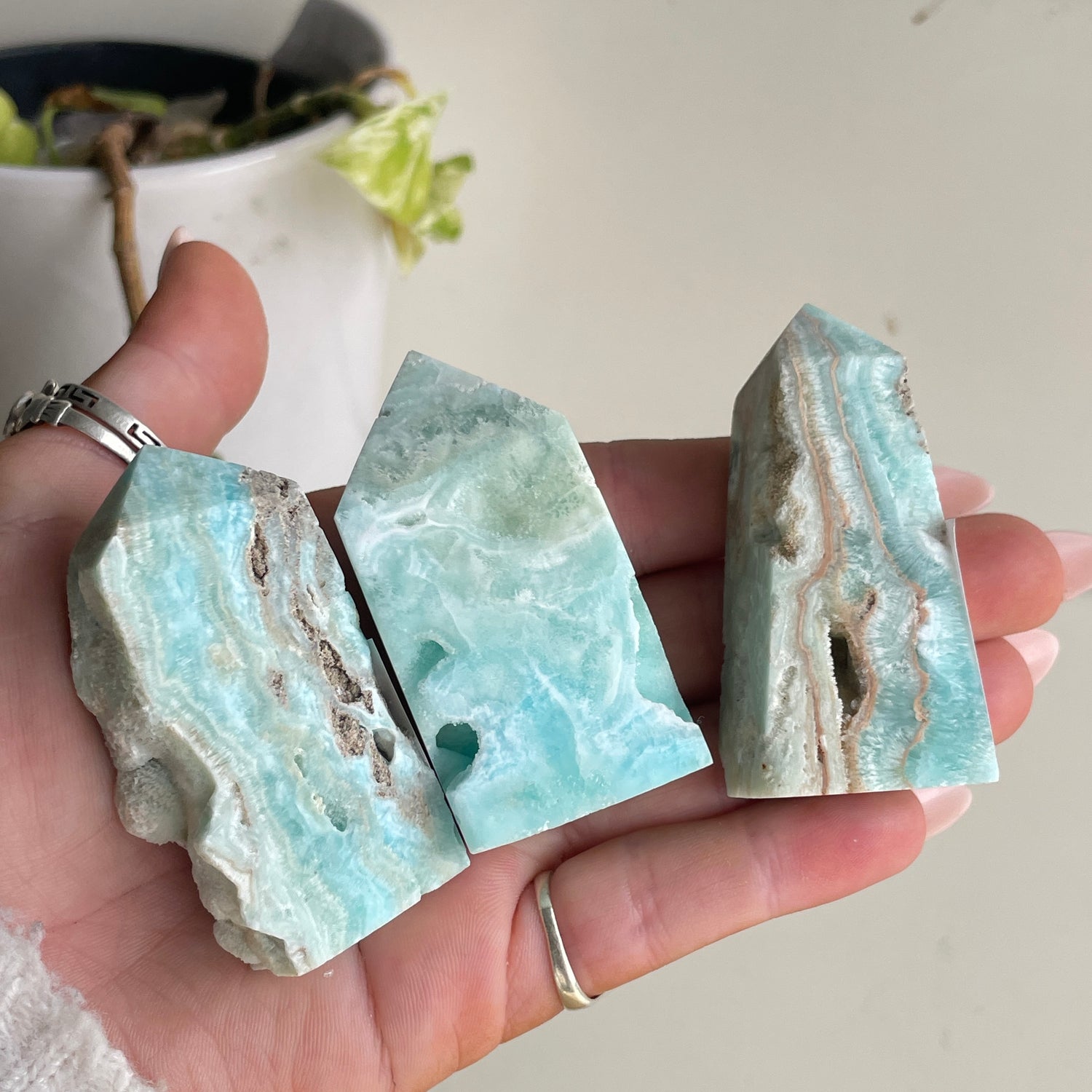 Aragonite Obelisk Med