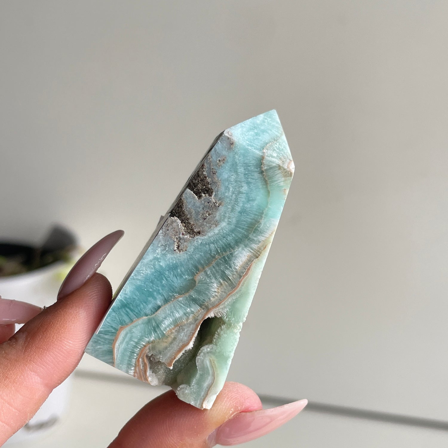 Aragonite Obelisk Med