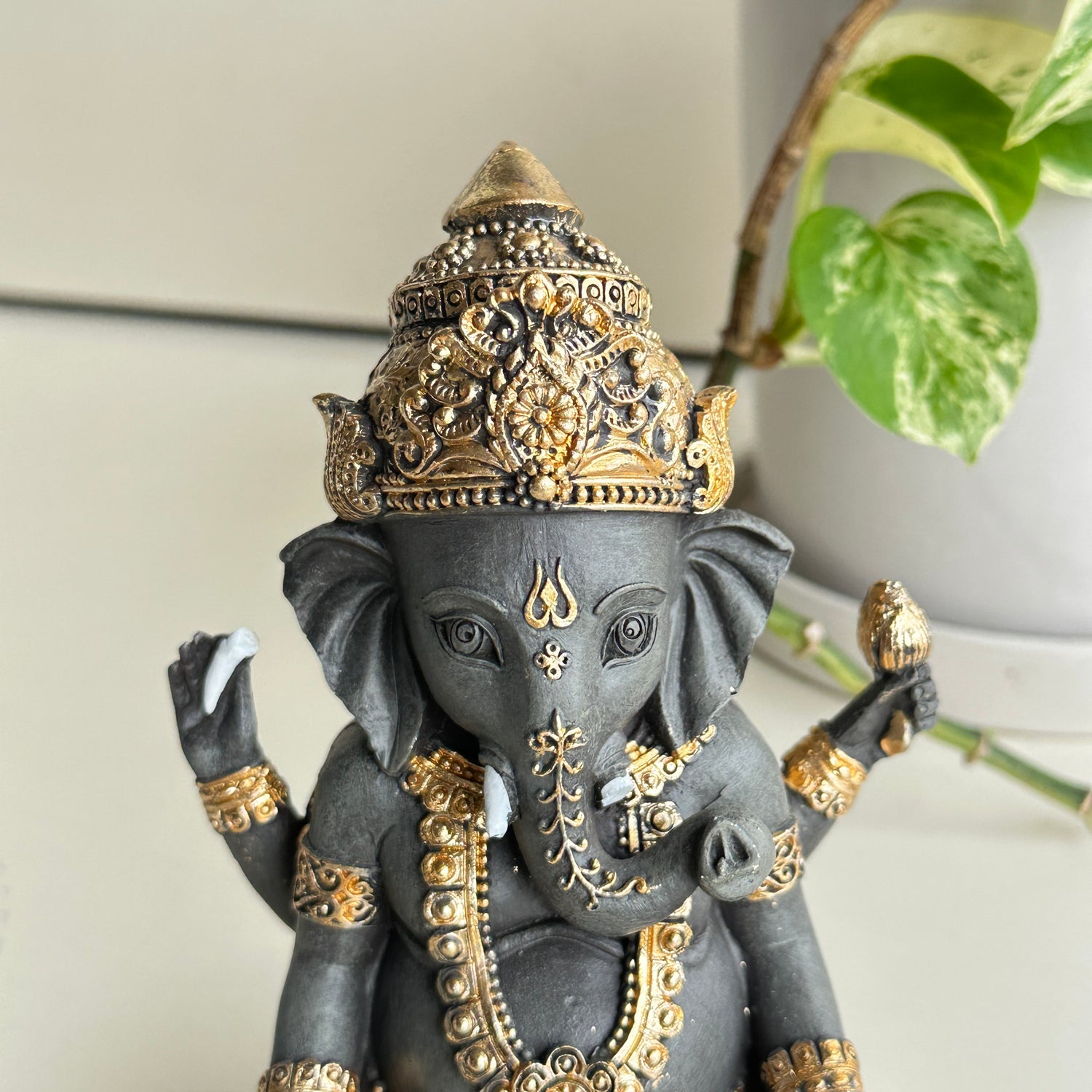 Ganesh 15cm Sitting Gold Black GANBGSIT