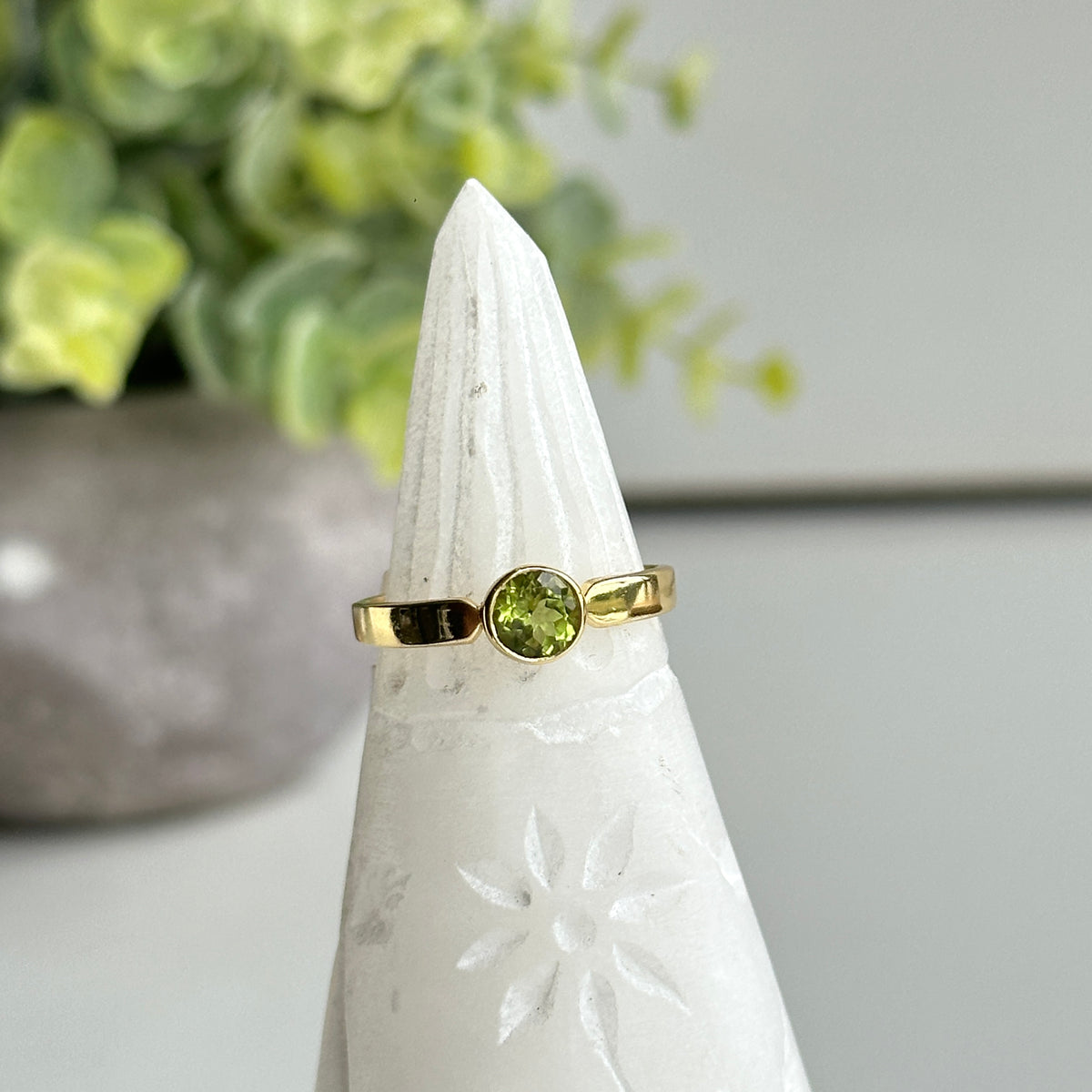 Gold Plated Peridot Round Ring Sz9