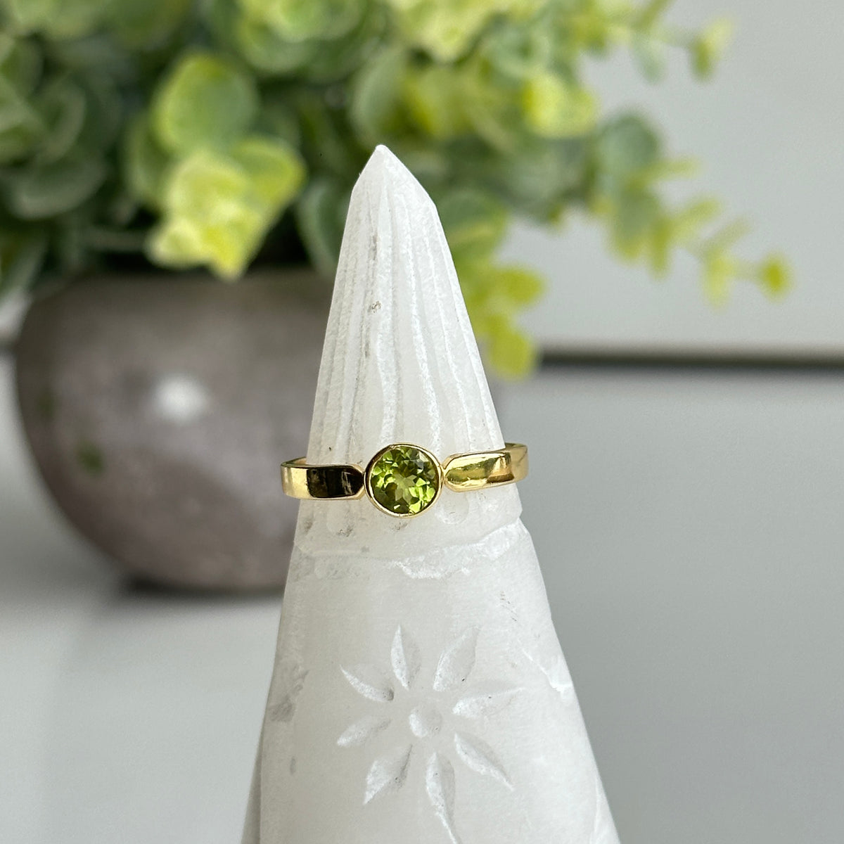 Gold Plated Peridot Round Ring Sz9