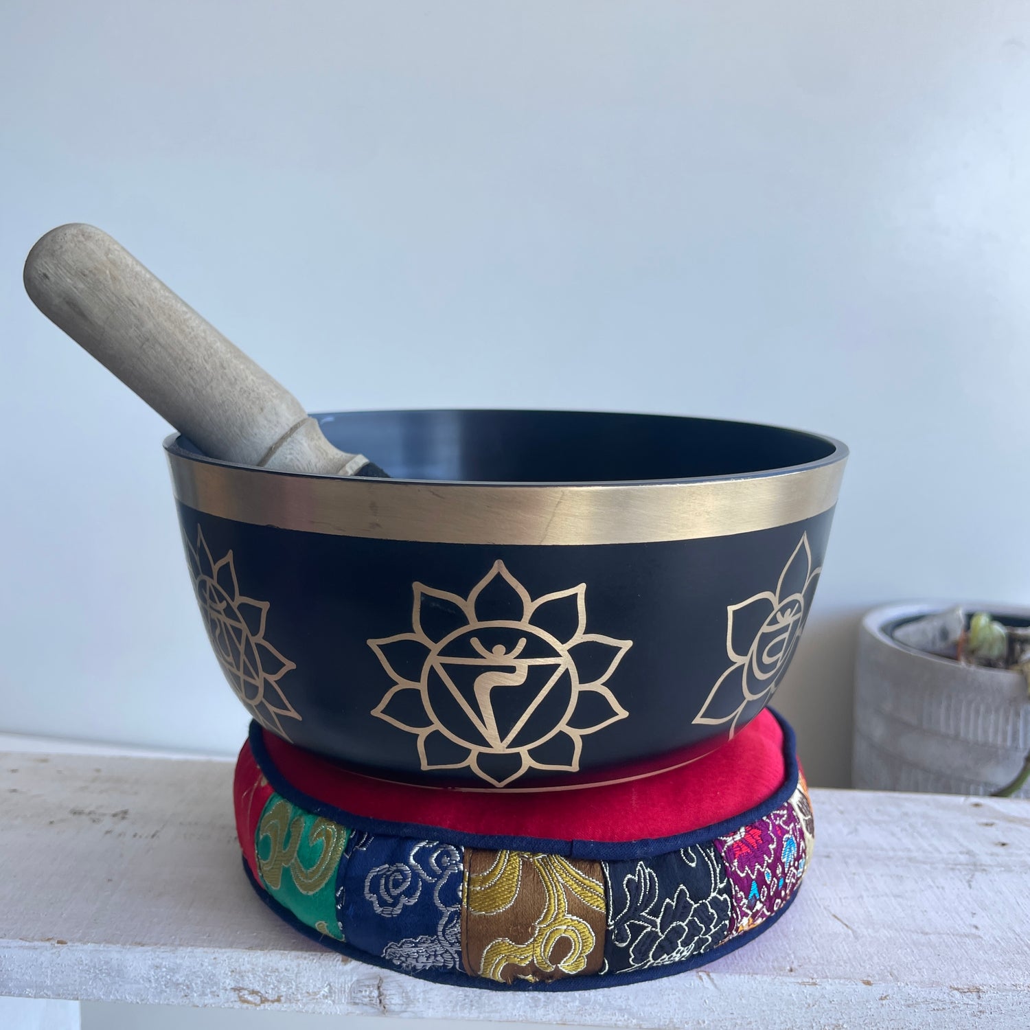 Black Gold Chakra Singing Bowl BS561
