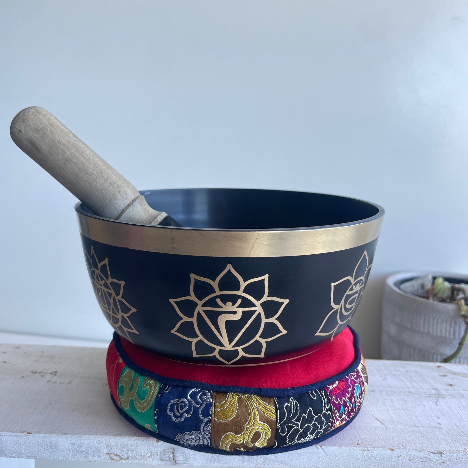 Black Gold Chakra Singing Bowl BS561