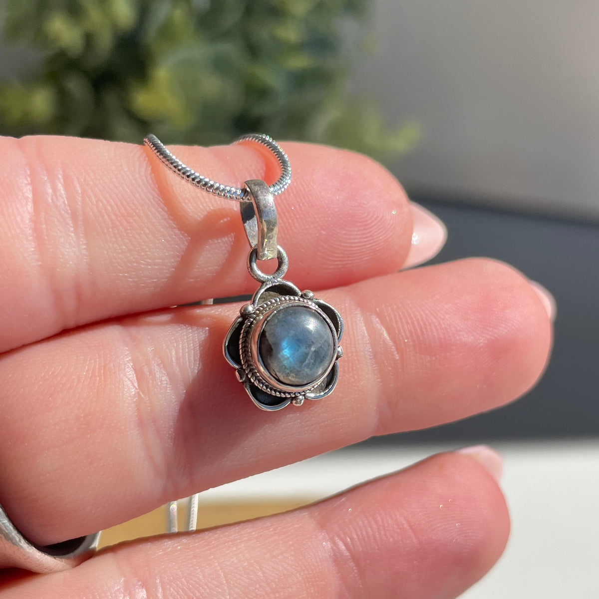 Labradorite Round Pendant