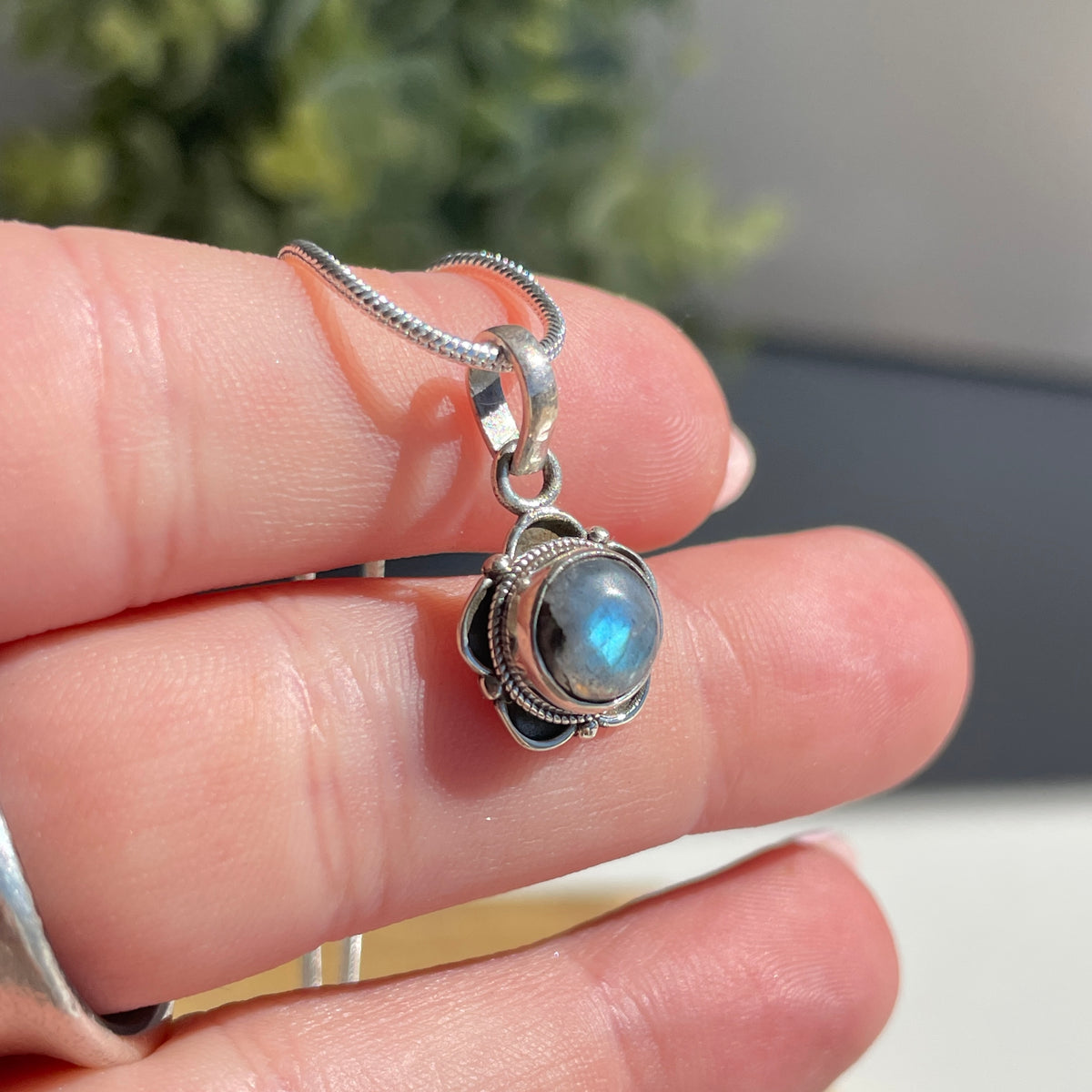 Labradorite Round Pendant