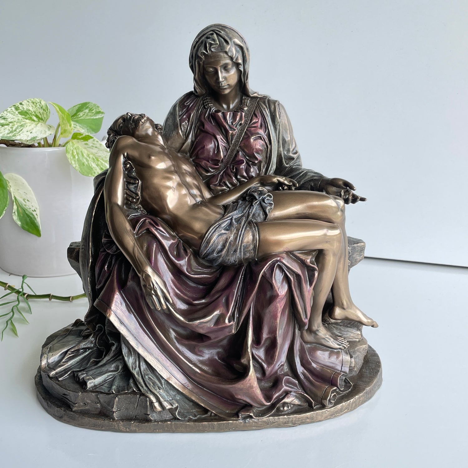 Michelangelos La Pieta Statue C-522