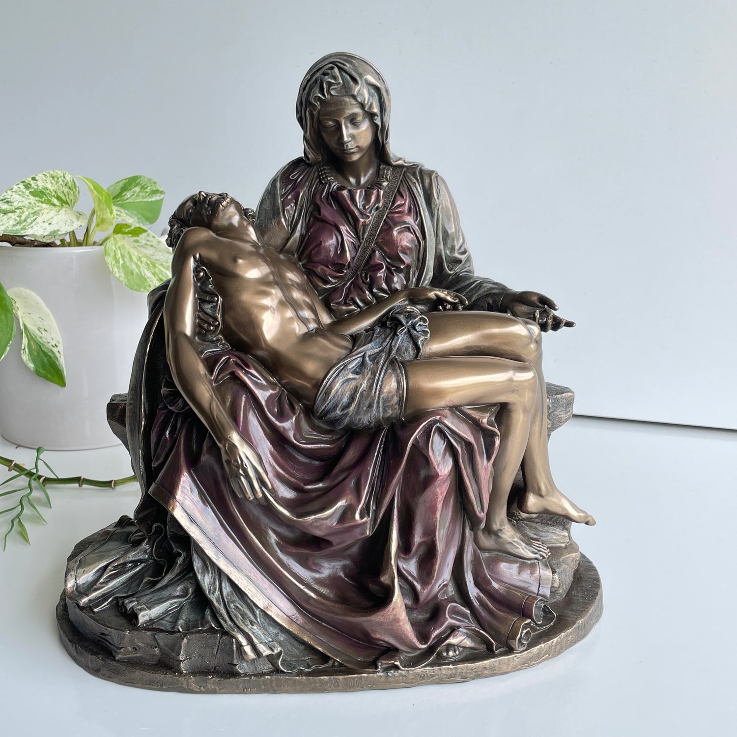 Michelangelos La Pieta Statue C-522
