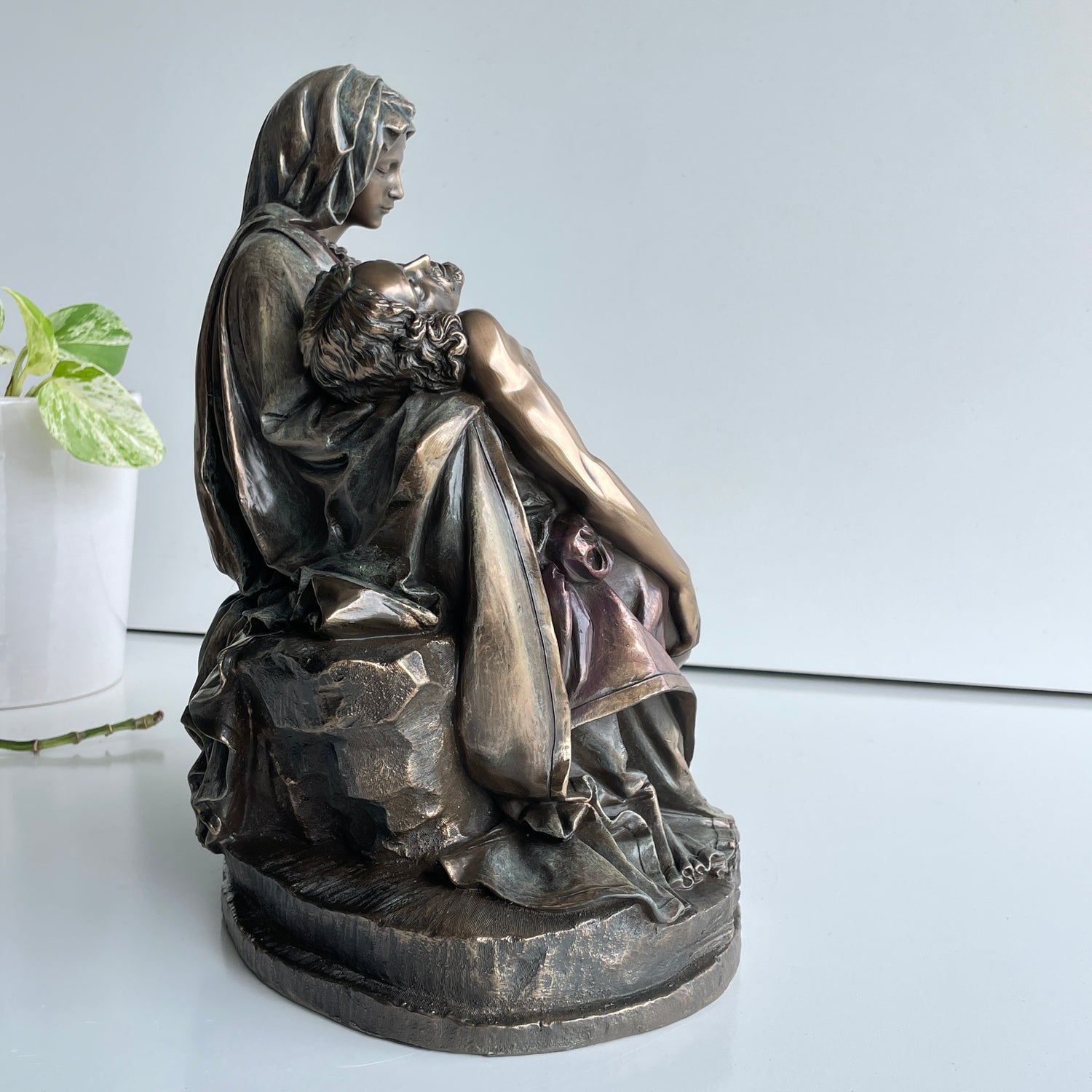 Michelangelos La Pieta Statue C-522
