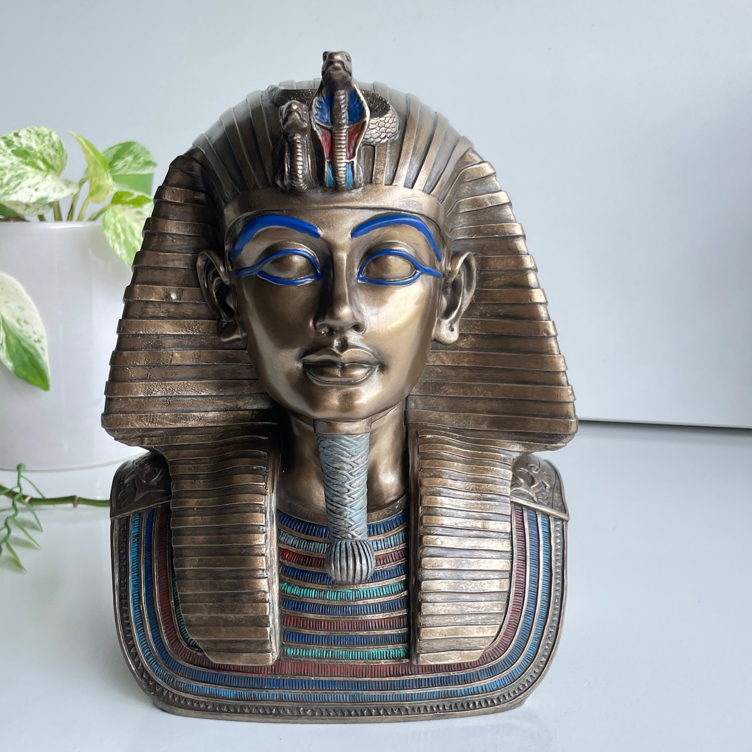 Tutankhamun Bust Statue R260