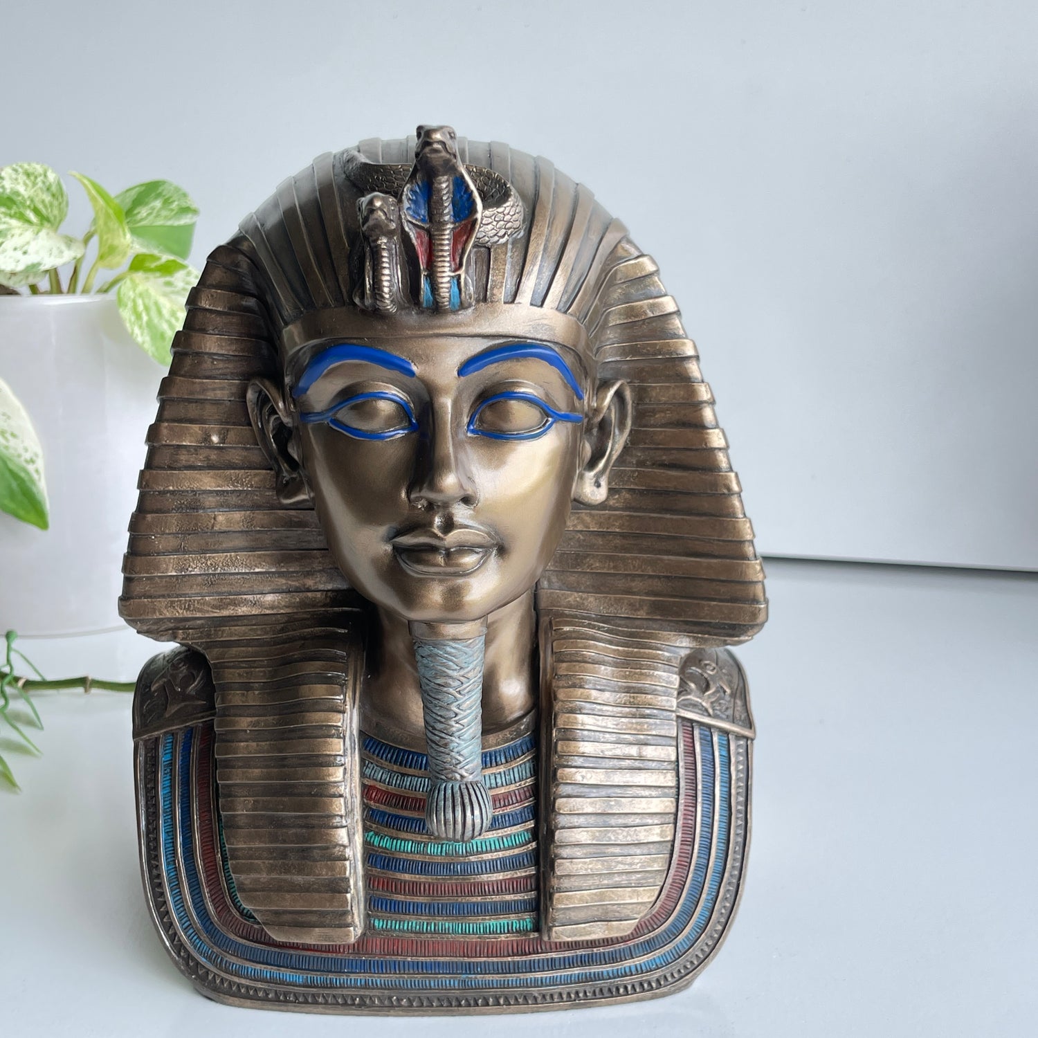 Tutankhamun Bust Statue R260