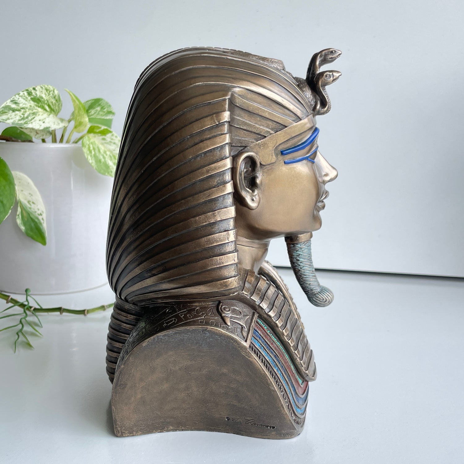 Tutankhamun Bust Statue R260