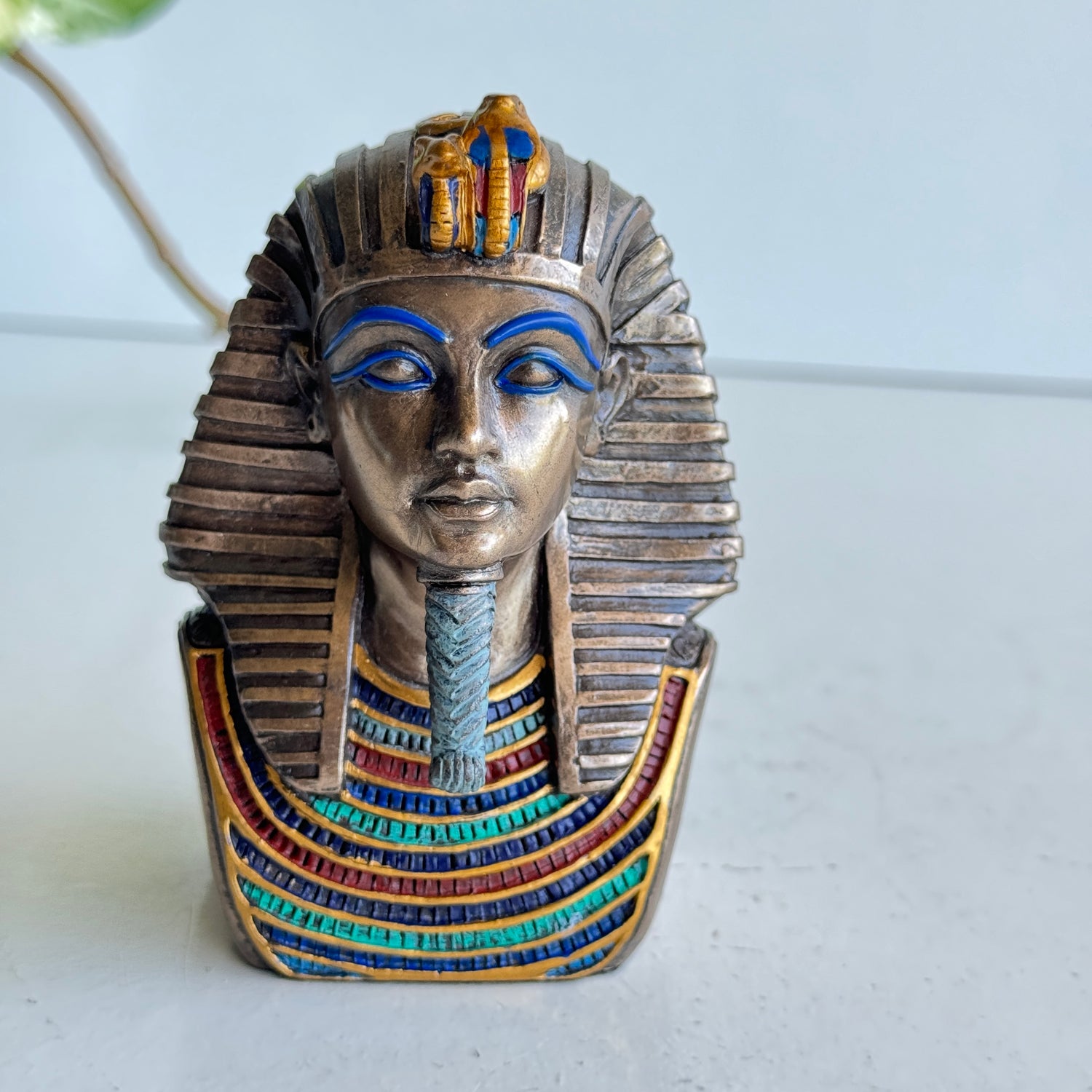 Tutankhamun Bust R003