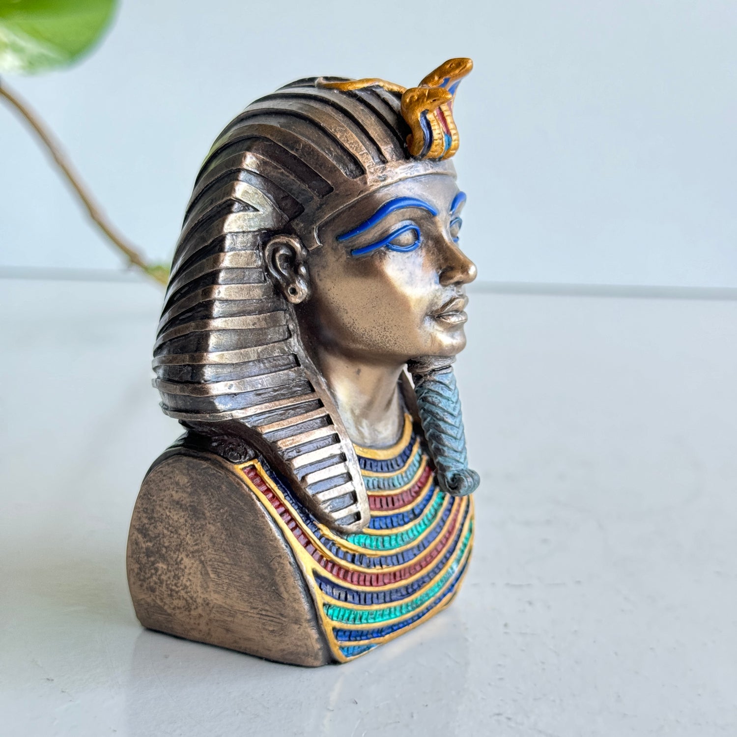Tutankhamun Bust R003