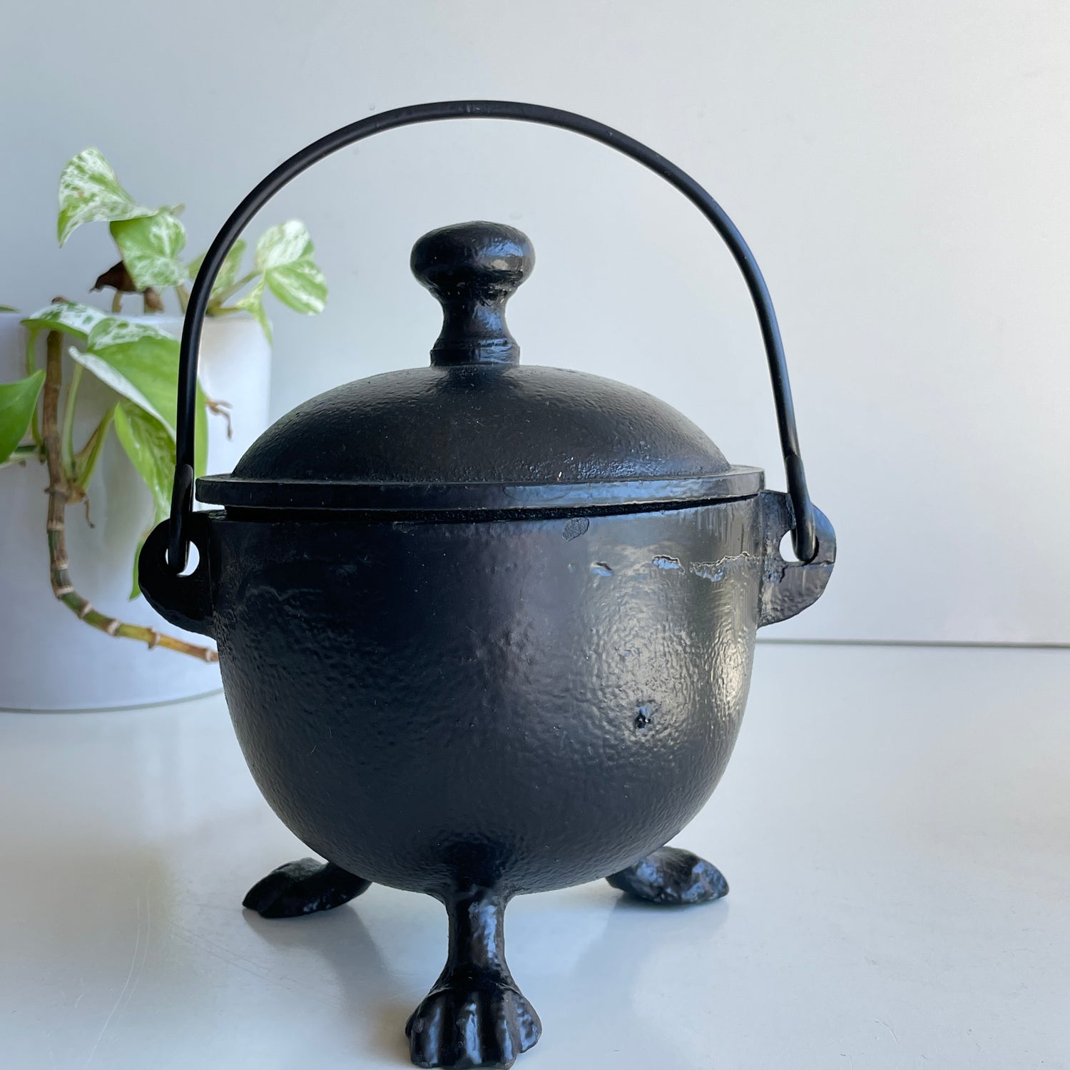 Cast Iron Cauldron 3 Feet SWHAC3M02