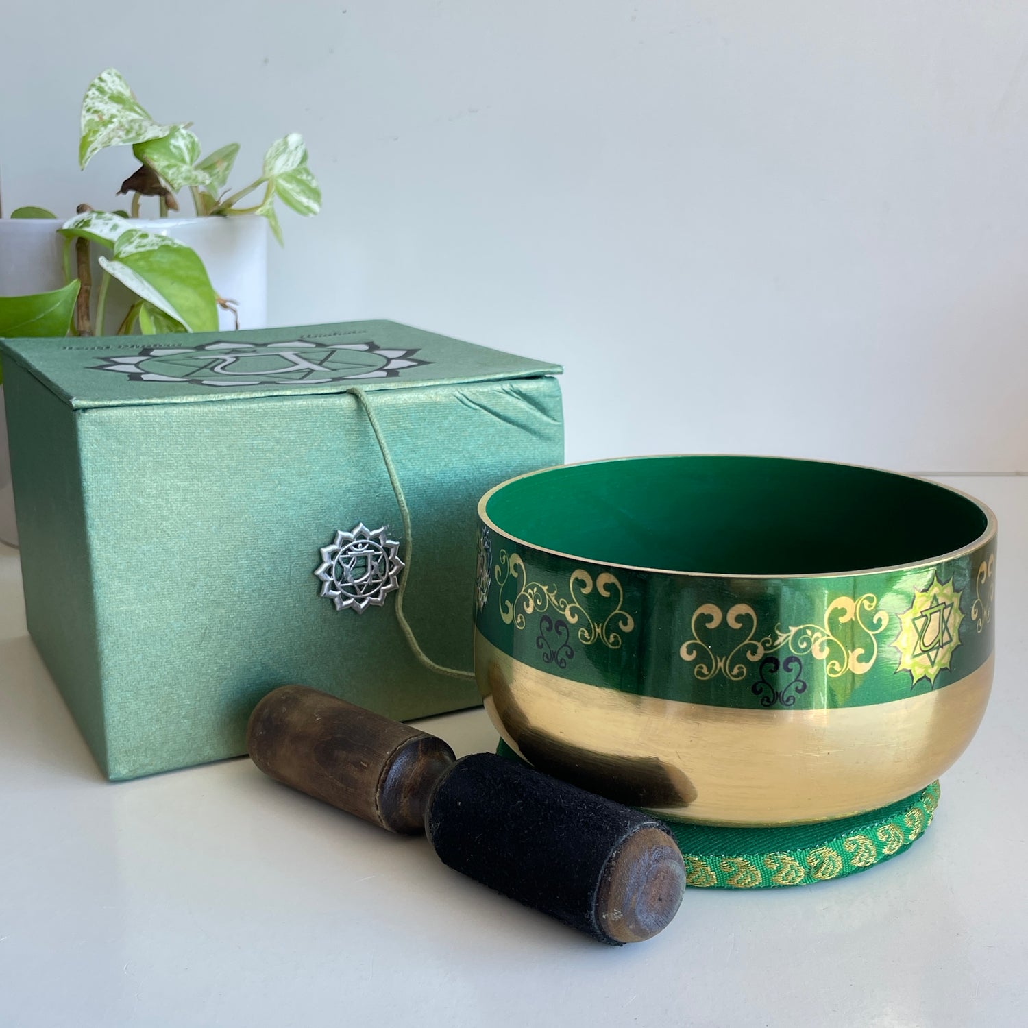 Heart Chakra Singing Bowl Box Set 30116096
