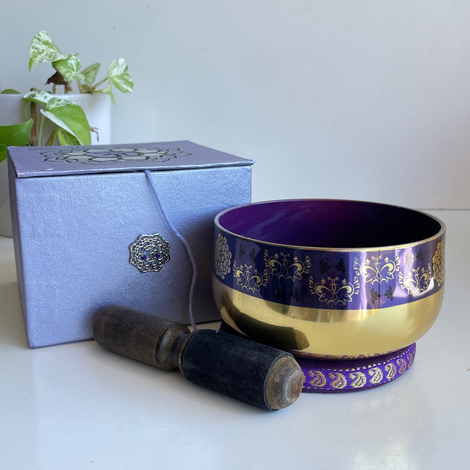 Crown Chakra Singing Bowl Box Set 30116093
