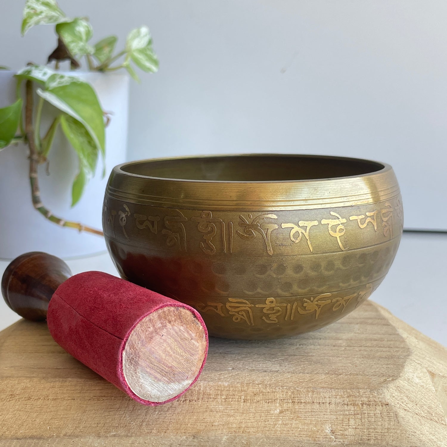 Brass Hammered Singing Bowl 10cm THS039