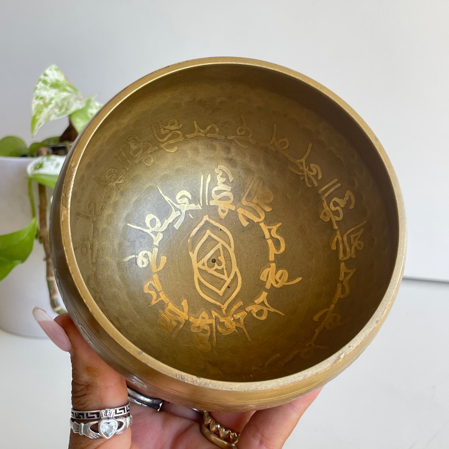 Brass Hammered Singing Bowl 10cm THS039