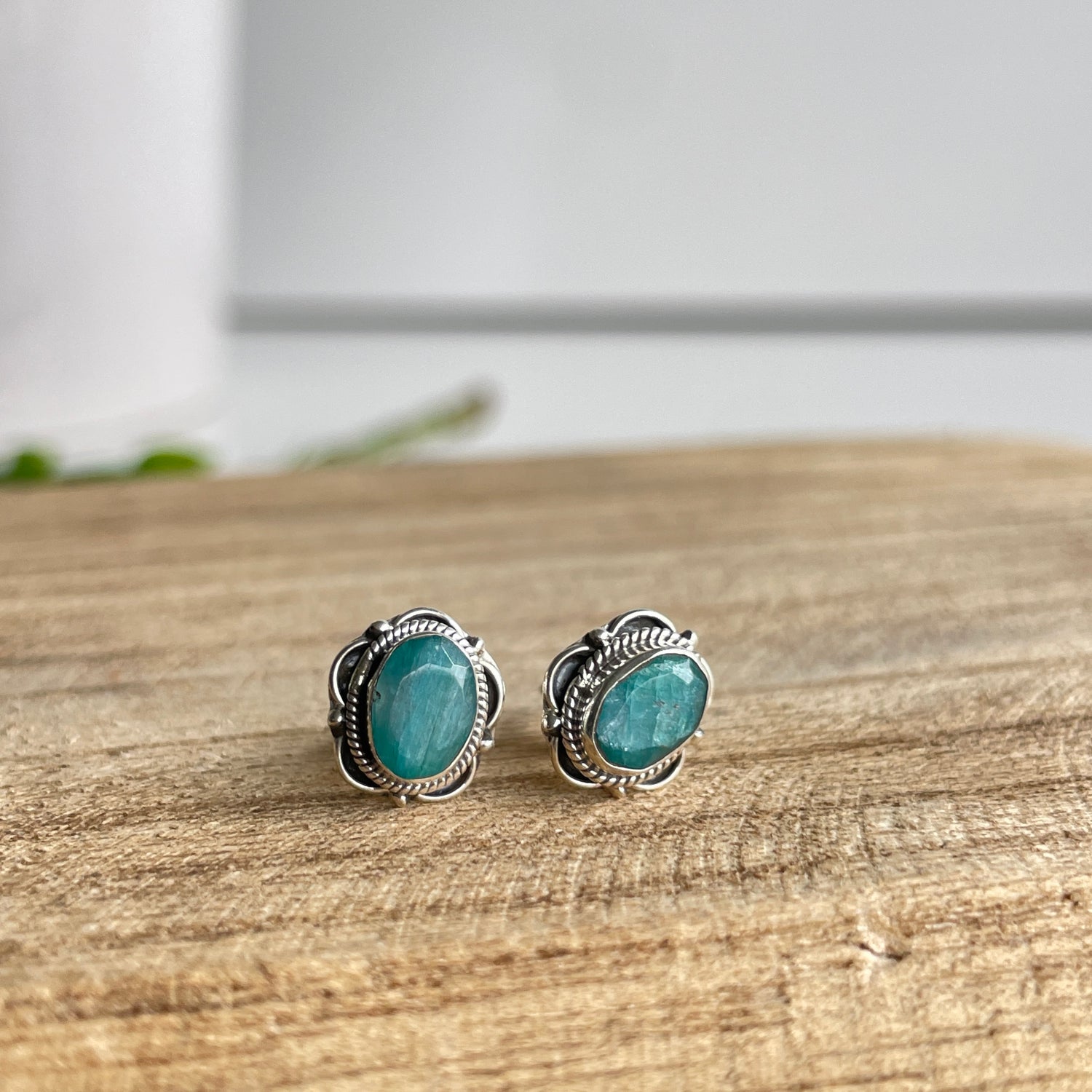Emerald Oval Studs 001